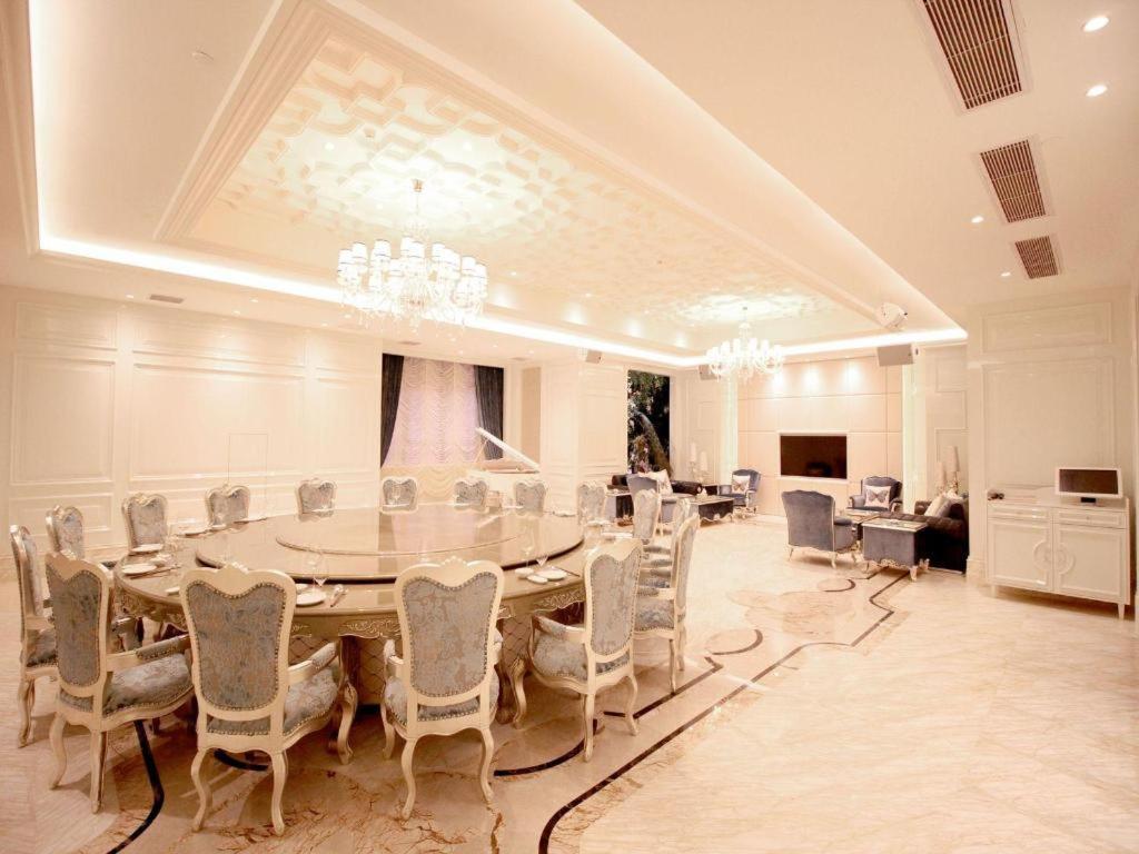 Lake Piedmont International Hotel Guangzhou Exteriör bild