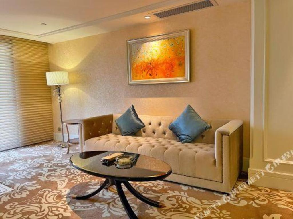 Lake Piedmont International Hotel Guangzhou Exteriör bild