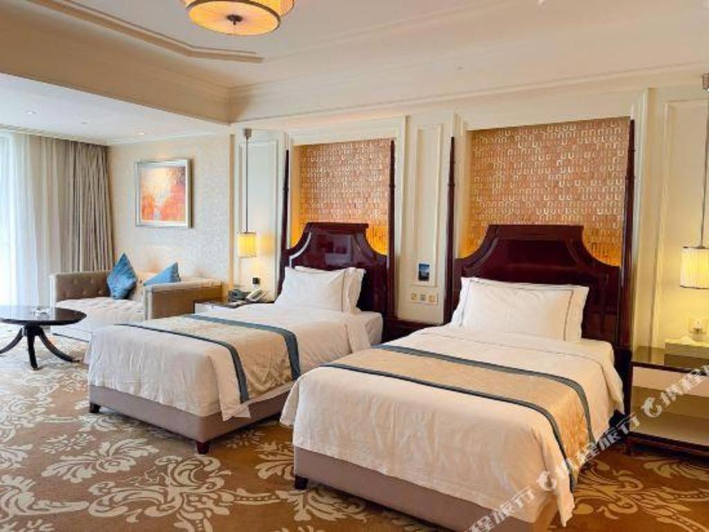 Lake Piedmont International Hotel Guangzhou Exteriör bild