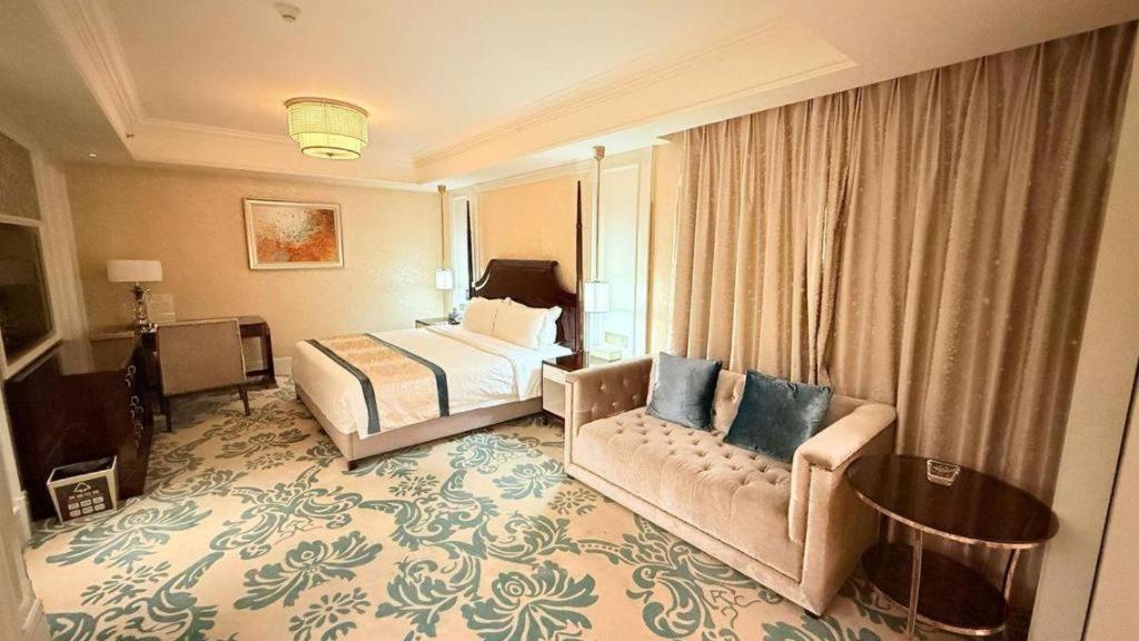 Lake Piedmont International Hotel Guangzhou Exteriör bild
