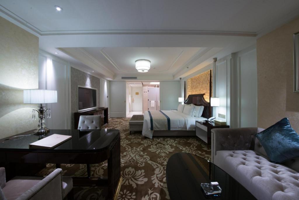 Lake Piedmont International Hotel Guangzhou Exteriör bild