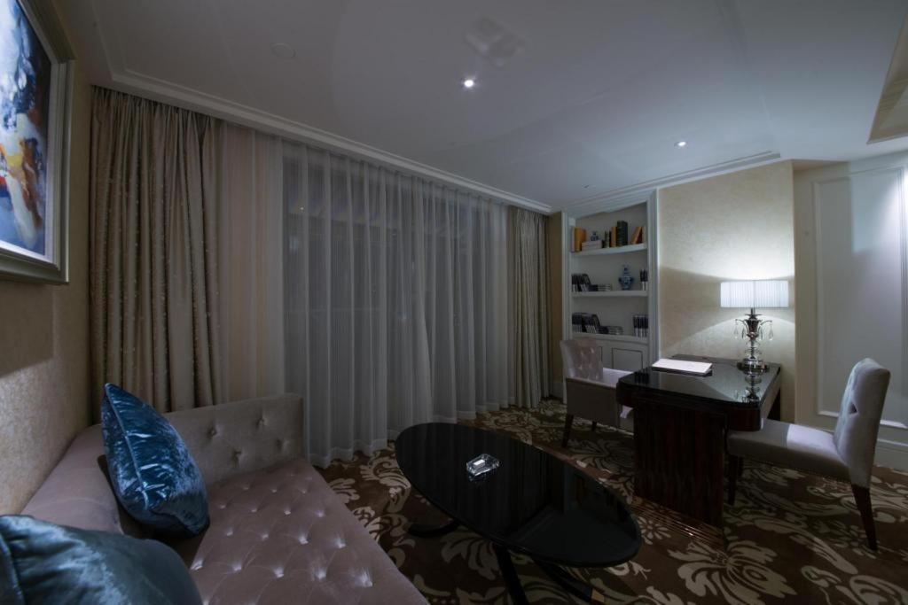 Lake Piedmont International Hotel Guangzhou Exteriör bild